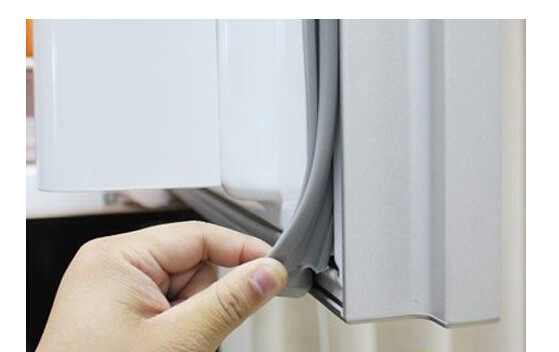 A tira plástica do selo de porta do refrigerador da força de alta elasticidade expulsou perfis plásticos