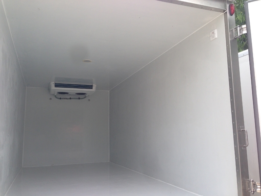 O anúncio publicitário do dever da luz de HOWO transporta o congelador de refrigerador Van Caixa Caminhão para a carne
