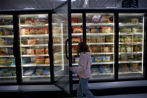 O refrigerador da bebida do supermercado moderou o plástico de vidro do congelador da porta de aço inoxidável