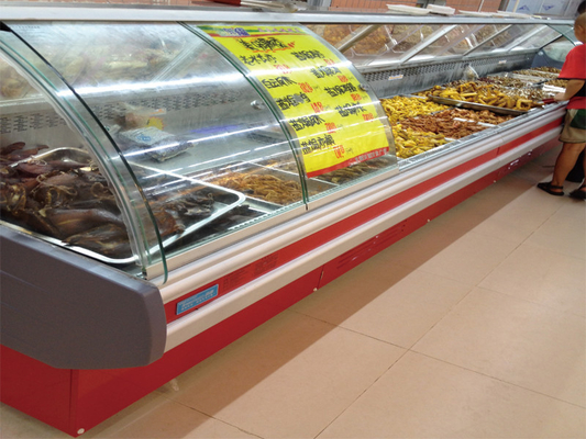 O supermercado fino indica refrigerar independente do refrigerador para a carne fresca